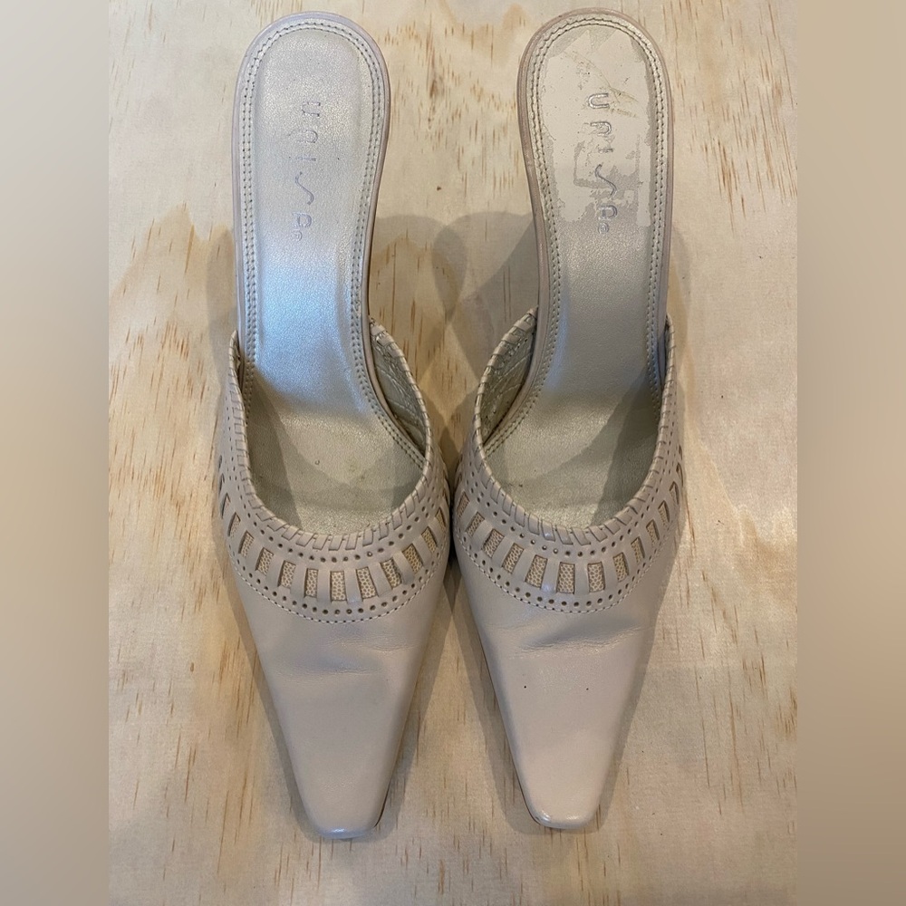 Cream kitten heels. Size: US 9.5 #mules #heels